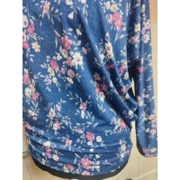 Wzorzysta bluzka Oversize z lejącego materiału - pudrowe kwiatuszki